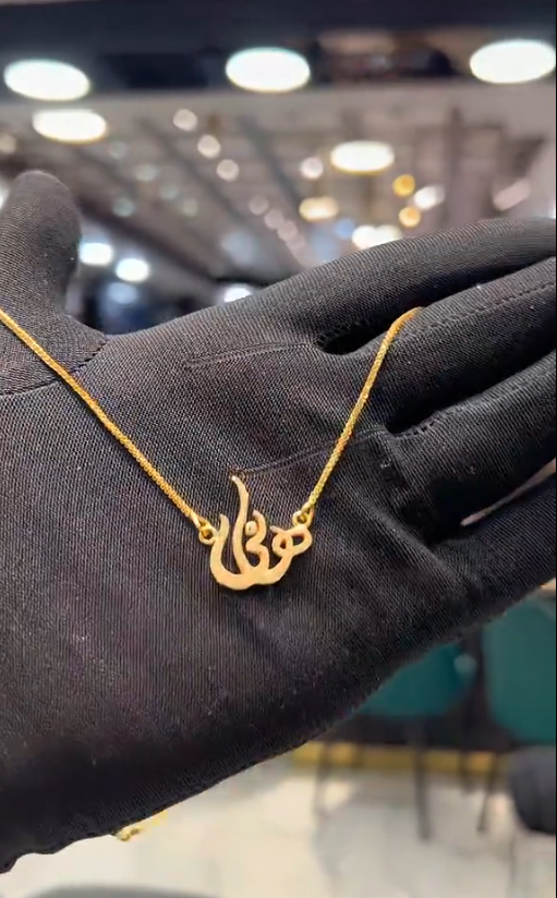 Custom necklace in Udru&English